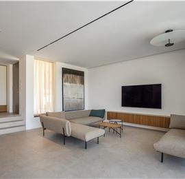 4 Bedroom Luxury Villa with Heated Pool and boat mooring, Ciovo near Trogir – Sleeps 8